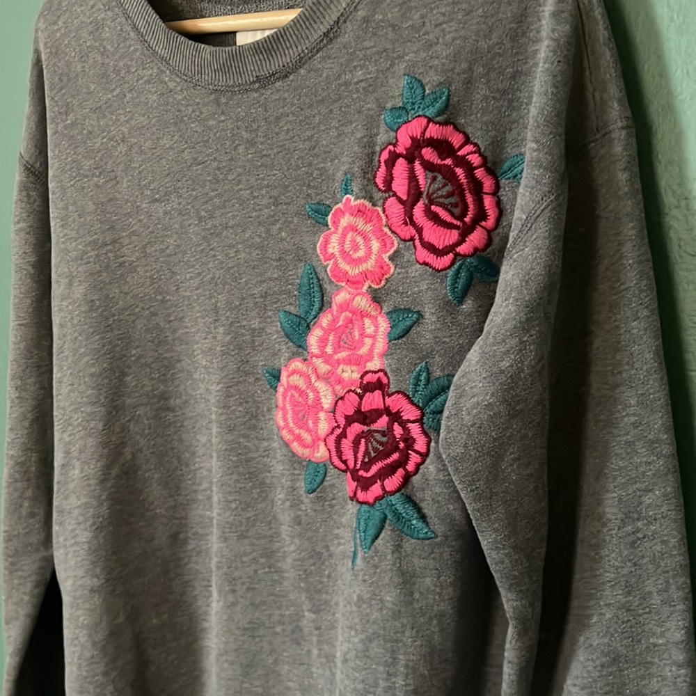 Holllister Floral Embroidered Sweatshirt Size Large - Picture 5 of 9